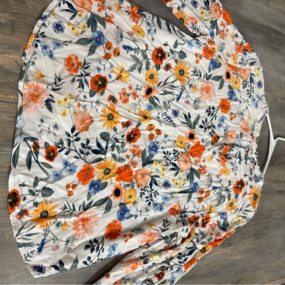 St. John's Bay Floral Blouse - White, Orange, Blue. Rayon size large - Picture 16 of 16